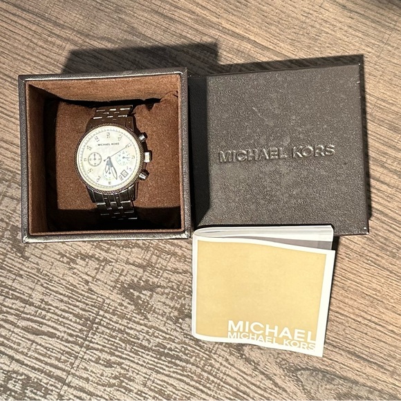 Michael Kors Watch - Picture 2 of 5